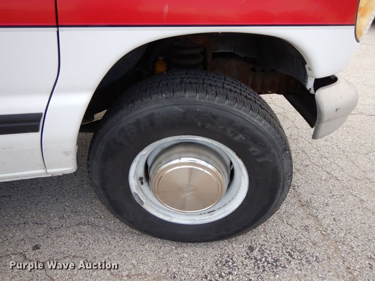 image for item DF3211 1996 Ford Club Wagon  van