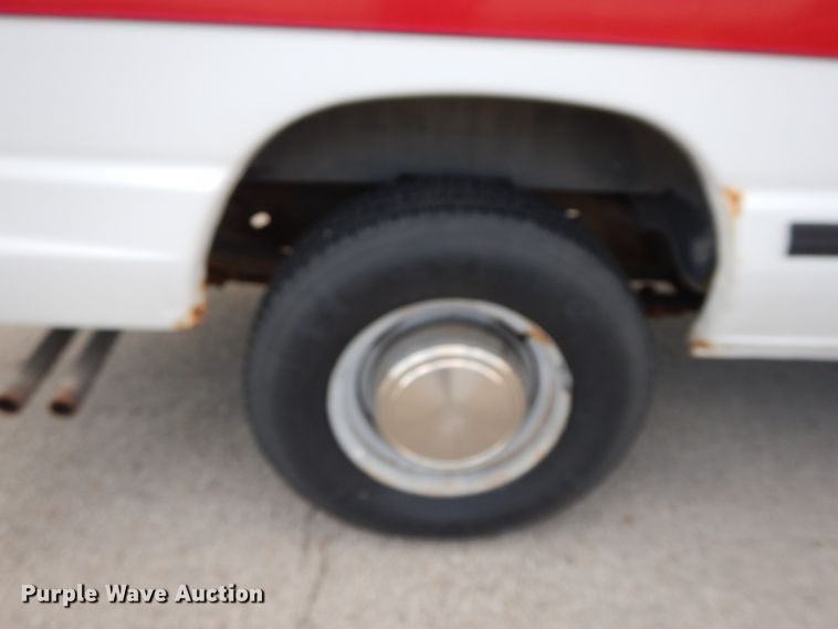 image for item DF3211 1996 Ford Club Wagon  van