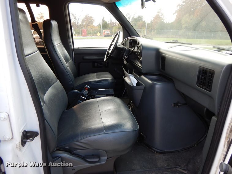 image for item DF3212 1996 Ford Club Wagon  van