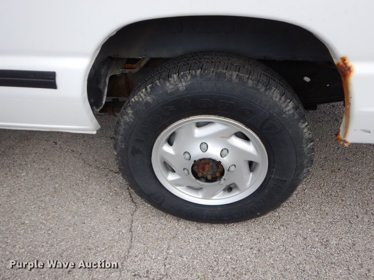 image for item DF3212 1996 Ford Club Wagon  van