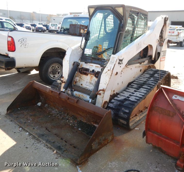 image for item DH7023 2006 Bobcat T300  tracked skid steer loader