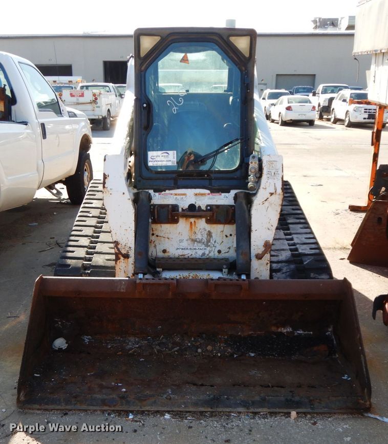 image for item DH7023 2006 Bobcat T300  tracked skid steer loader