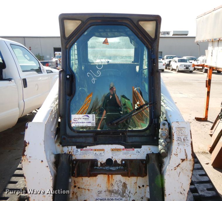 image for item DH7023 2006 Bobcat T300  tracked skid steer loader