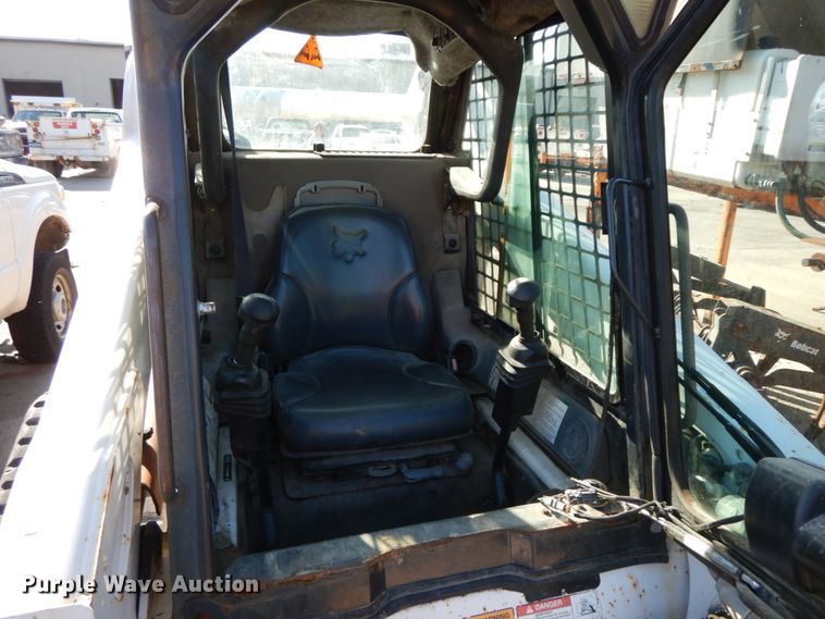 image for item DH7023 2006 Bobcat T300  tracked skid steer loader