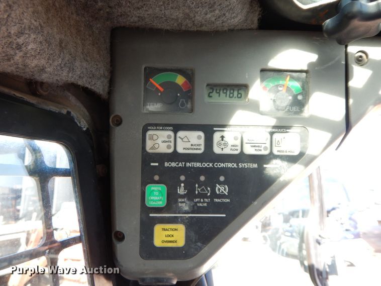 image for item DH7023 2006 Bobcat T300  tracked skid steer loader