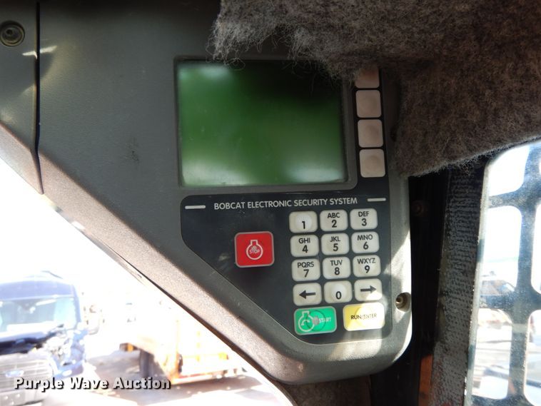 image for item DH7023 2006 Bobcat T300  tracked skid steer loader