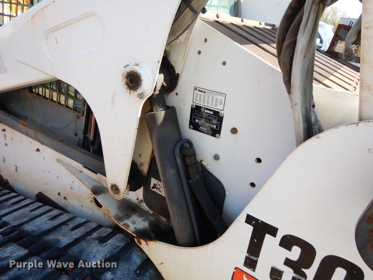 image for item DH7023 2006 Bobcat T300  tracked skid steer loader
