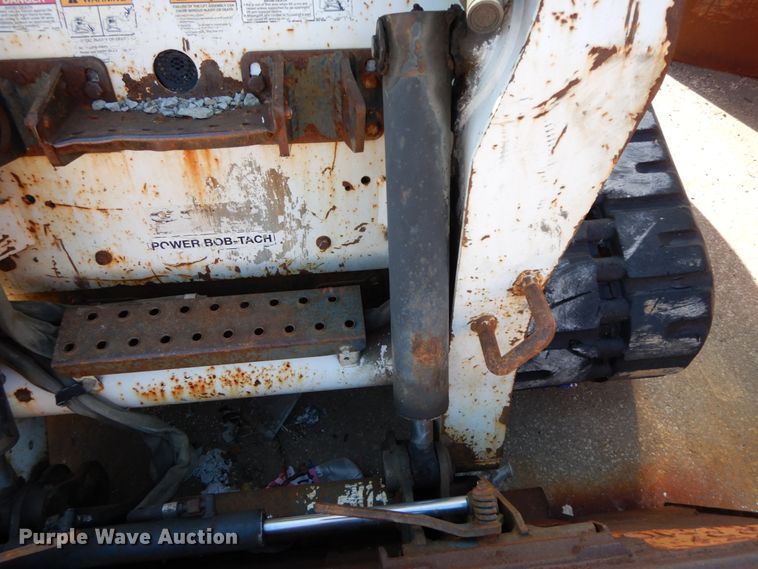 image for item DH7023 2006 Bobcat T300  tracked skid steer loader