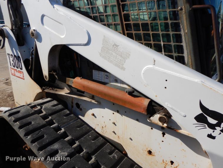 image for item DH7023 2006 Bobcat T300  tracked skid steer loader