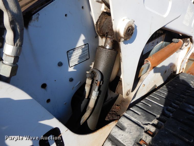 image for item DH7023 2006 Bobcat T300  tracked skid steer loader