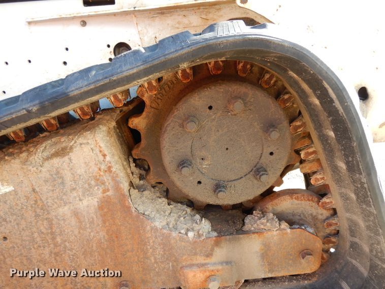 image for item DH7023 2006 Bobcat T300  tracked skid steer loader