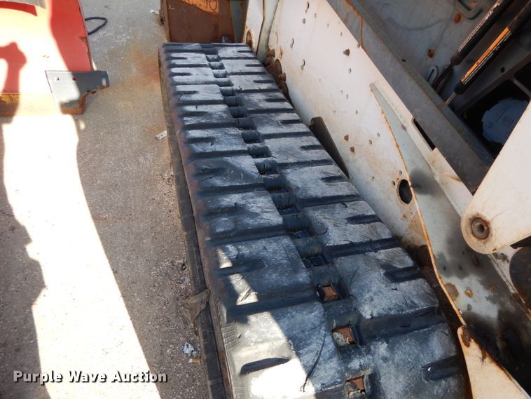 image for item DH7023 2006 Bobcat T300  tracked skid steer loader