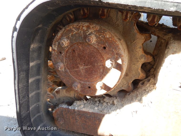 image for item DH7023 2006 Bobcat T300  tracked skid steer loader