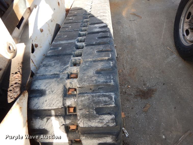 image for item DH7023 2006 Bobcat T300  tracked skid steer loader