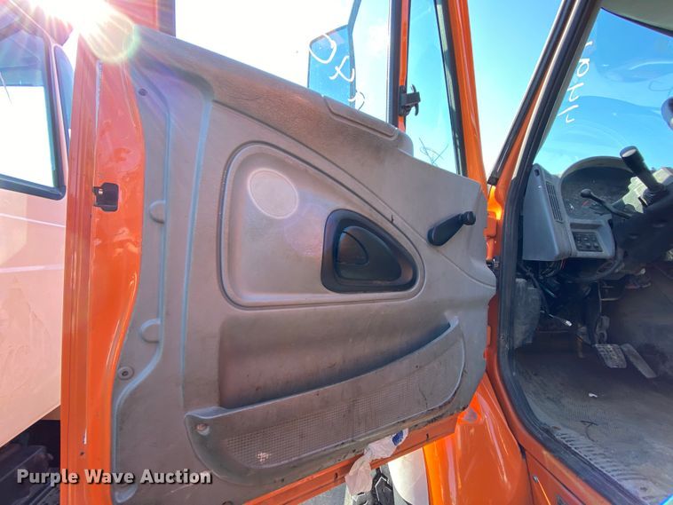 image for item DH7025 2007 International 7600  dump truck