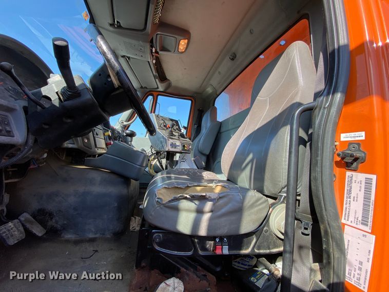 image for item DH7025 2007 International 7600  dump truck