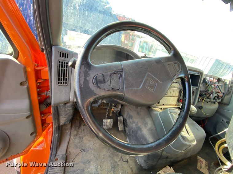 image for item DH7025 2007 International 7600  dump truck