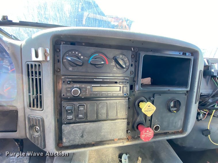 image for item DH7025 2007 International 7600  dump truck