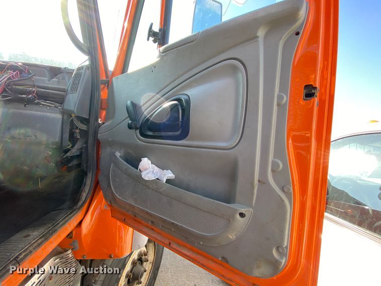 image for item DH7025 2007 International 7600  dump truck