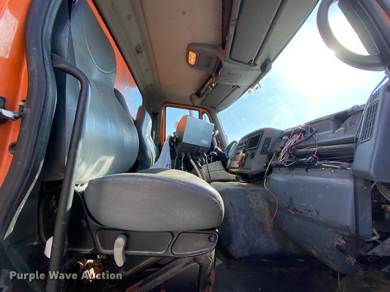 image for item DH7025 2007 International 7600  dump truck