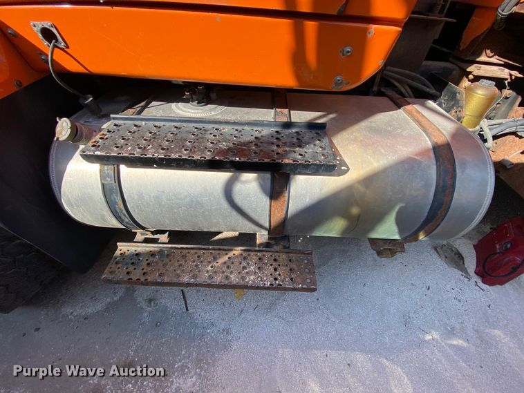 image for item DH7025 2007 International 7600  dump truck