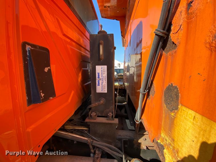 image for item DH7025 2007 International 7600  dump truck