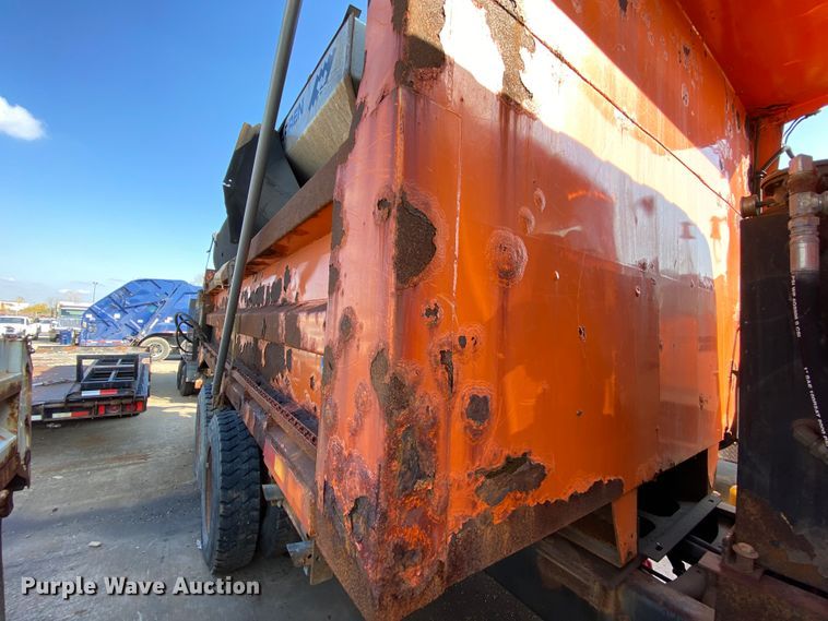 image for item DH7025 2007 International 7600  dump truck