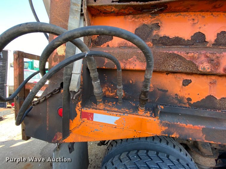 image for item DH7025 2007 International 7600  dump truck