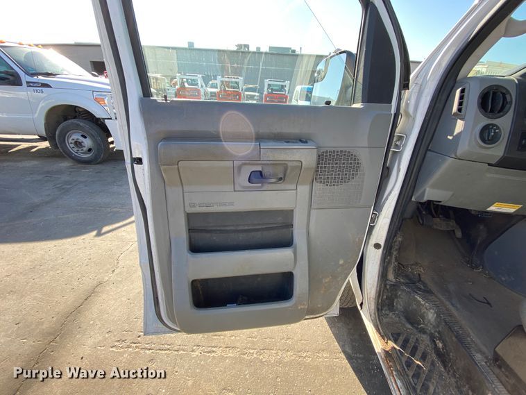 image for item DH7028 2010 Ford E350  van