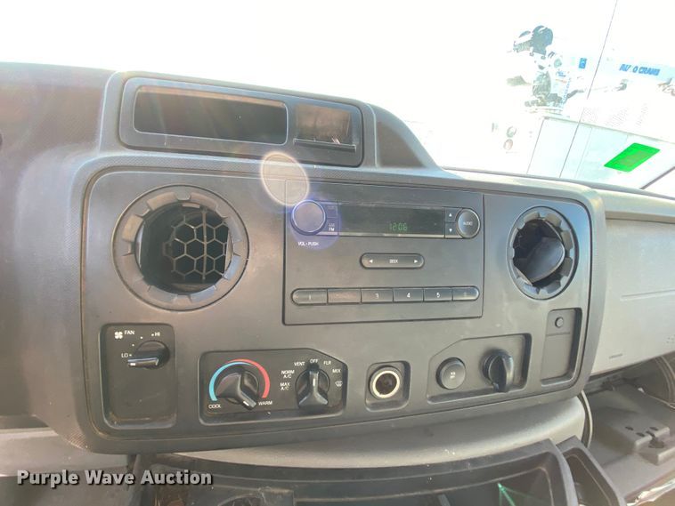 image for item DH7028 2010 Ford E350  van