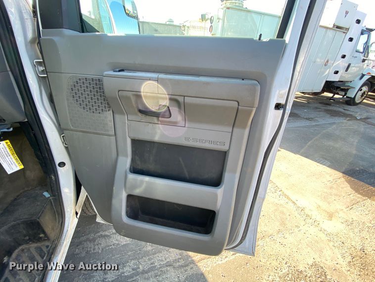 image for item DH7028 2010 Ford E350  van