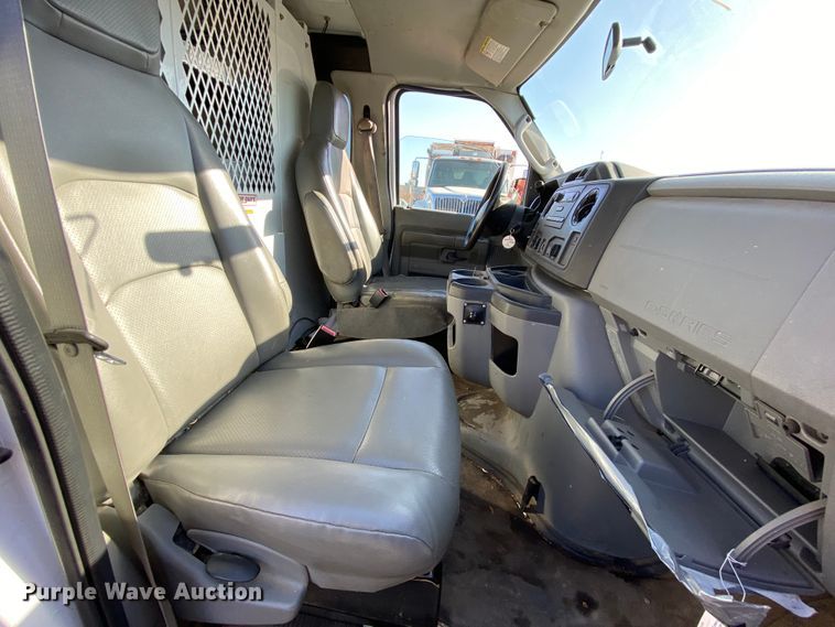 image for item DH7028 2010 Ford E350  van