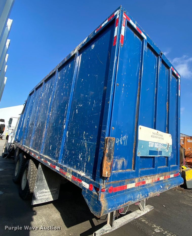 image for item DH7034 2007 International 7600  refuse truck