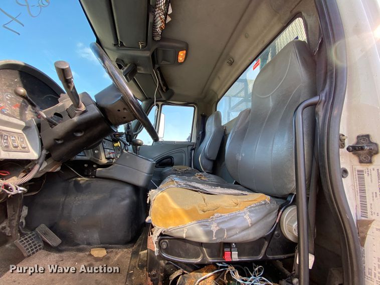 image for item DH7034 2007 International 7600  refuse truck