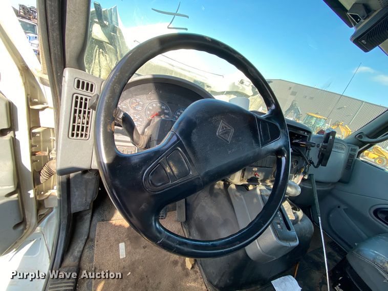 image for item DH7034 2007 International 7600  refuse truck