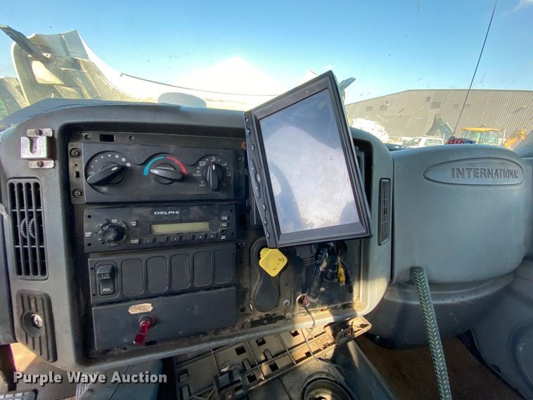 image for item DH7034 2007 International 7600  refuse truck