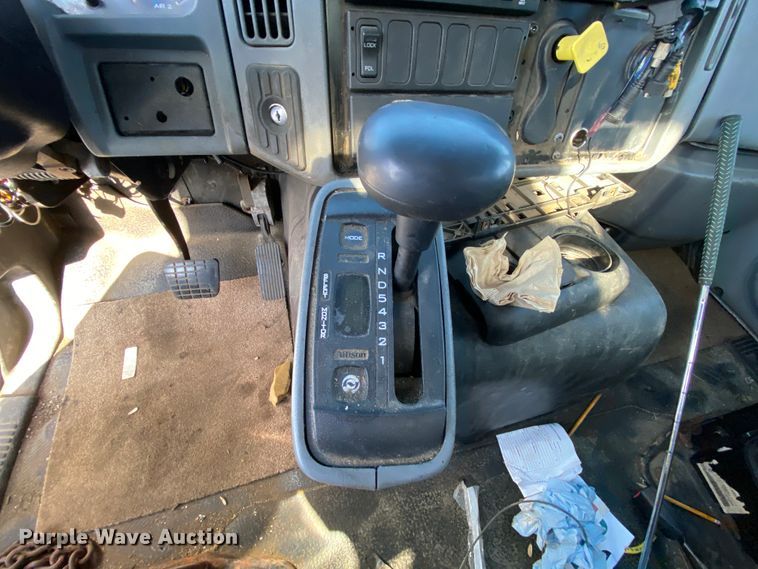 image for item DH7034 2007 International 7600  refuse truck