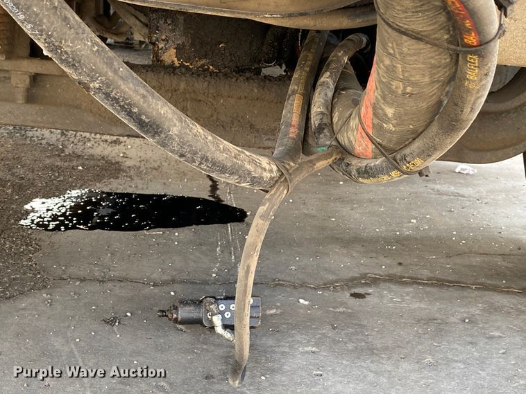 image for item DH7034 2007 International 7600  refuse truck