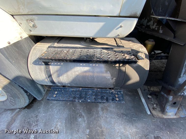 image for item DH7034 2007 International 7600  refuse truck