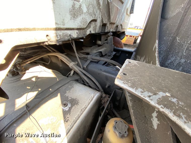 image for item DH7034 2007 International 7600  refuse truck