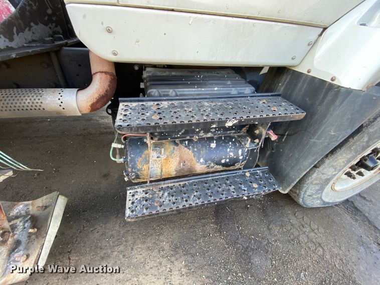 image for item DH7034 2007 International 7600  refuse truck