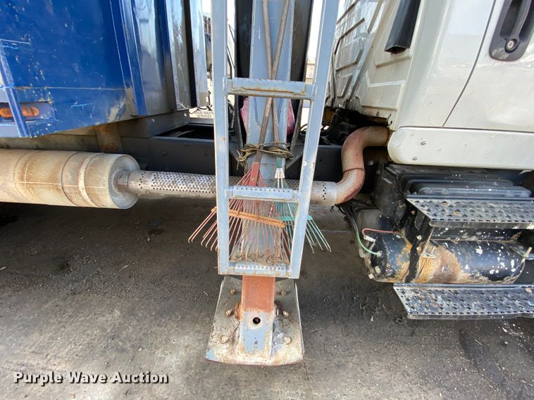 image for item DH7034 2007 International 7600  refuse truck