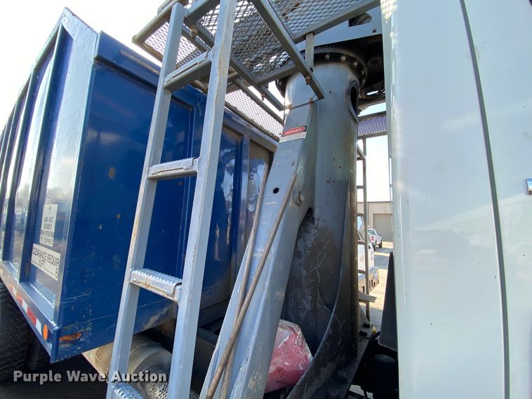 image for item DH7034 2007 International 7600  refuse truck