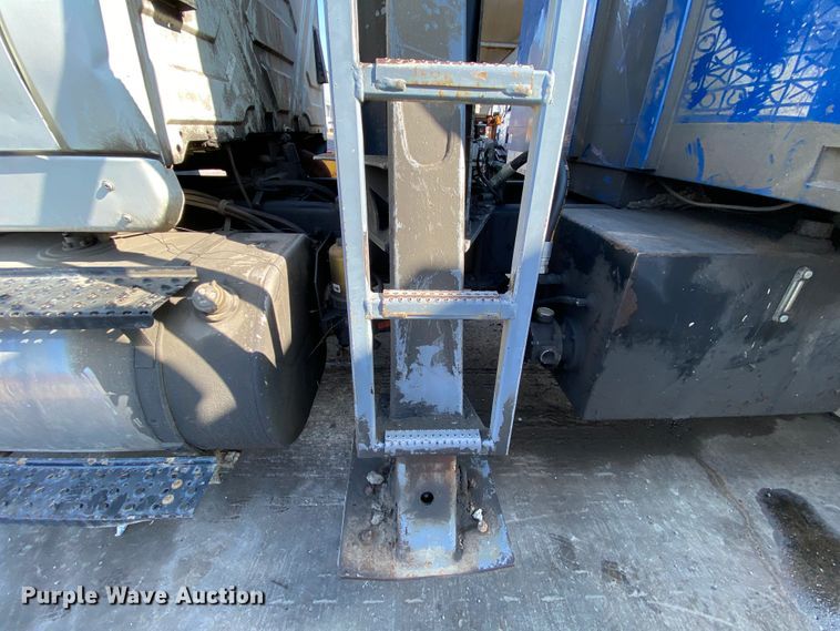 image for item DH7034 2007 International 7600  refuse truck