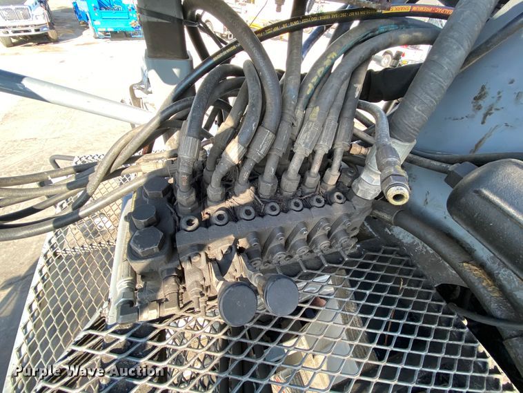 image for item DH7034 2007 International 7600  refuse truck