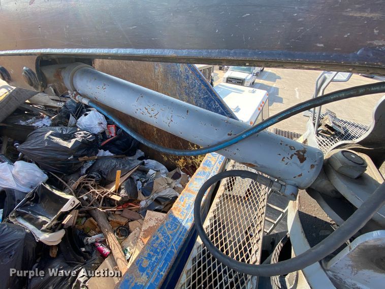 image for item DH7034 2007 International 7600  refuse truck