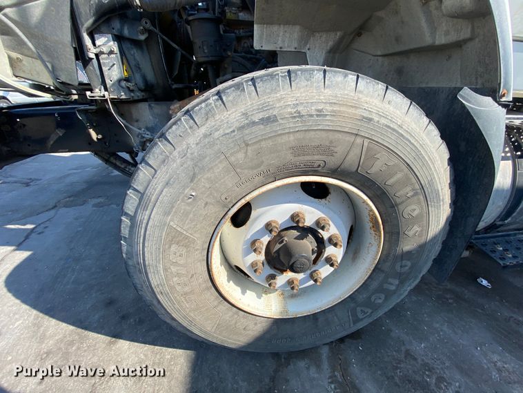 image for item DH7034 2007 International 7600  refuse truck