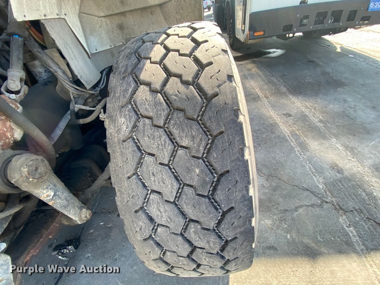 image for item DH7034 2007 International 7600  refuse truck