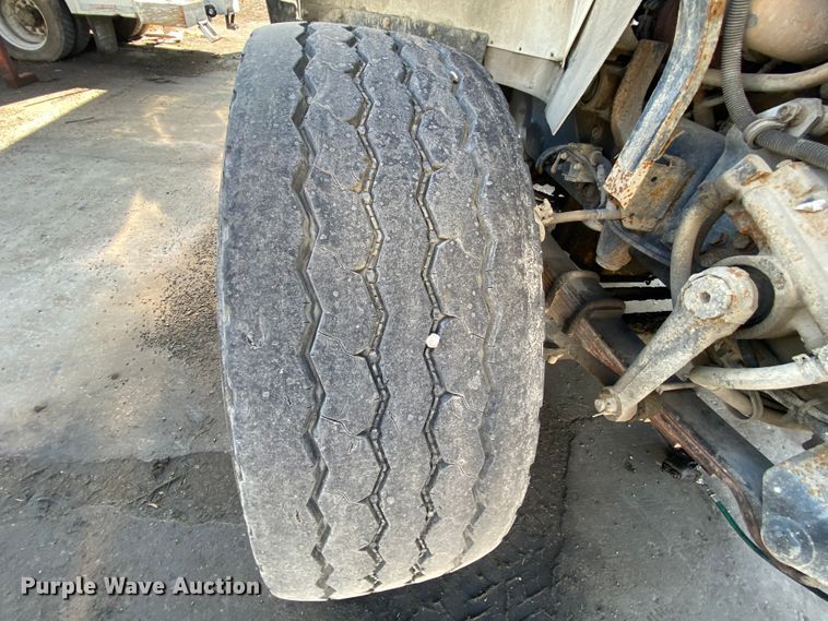 image for item DH7034 2007 International 7600  refuse truck