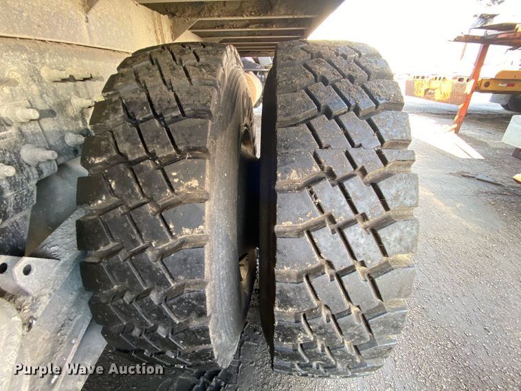 image for item DH7034 2007 International 7600  refuse truck